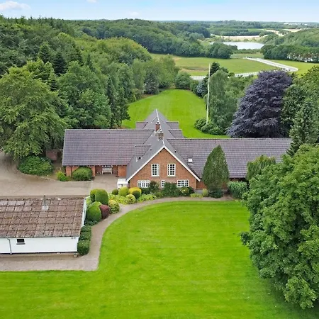 Familieferie Naer Legoland Med Indoor Pool Og Taet Pa