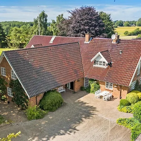 Familieferie Naer Legoland Med Indoor Pool Og Taet Pa Egtved